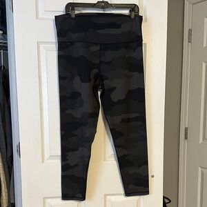 Aerie women’s camo leggings